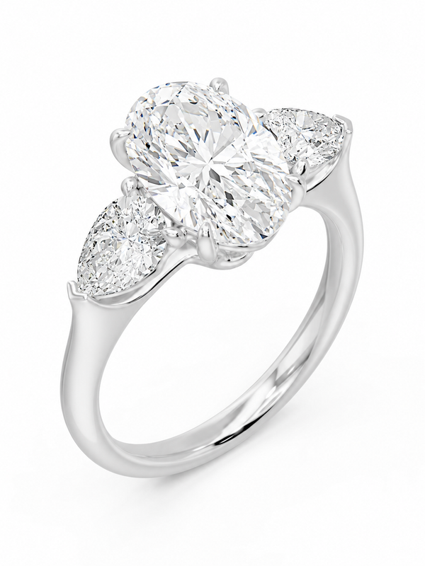 Oval Solitair and 2 Pear - 3 Stone Ring - 4.37 cts